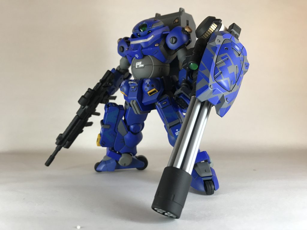 〜グリモア・キュアノス〜
チャンピオン・クジョウキョウヤと智将ロンメルの熱いバトルを見た新米ダイバーのシャラシャー鹿が、帰り道でおもちゃ屋に行ってセール中だったグリモアとガトリングを買って改造した機体。という設定です。
シャラシャー鹿の好きな青で塗装され、大型ガトリング「レイヴン」を装備した火力の高い機体。
何度かマスダイバーにコテンパンにされる。(笑)