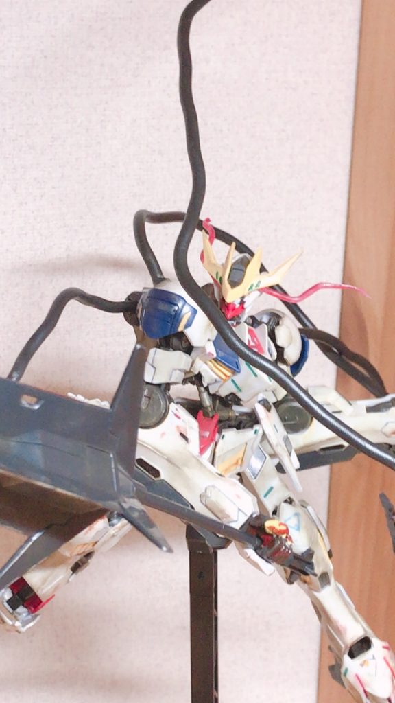 目もちゃんと赤いです。