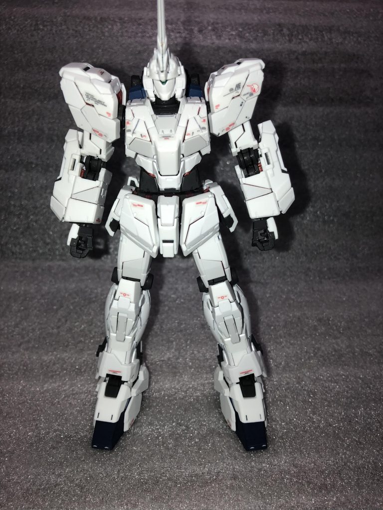 まずはユニコーン素体から。
こっちのモードの方が綺麗で好きなんですよね〜