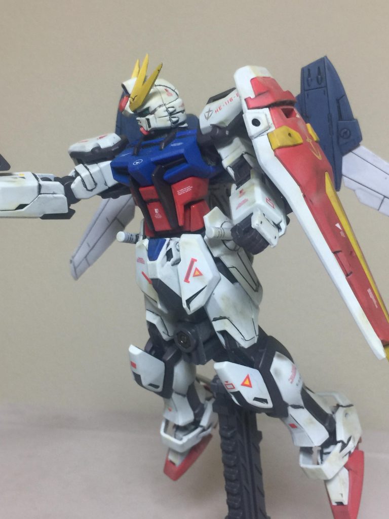 ゴッドビルドエールストライクの Aタイプのアピールショットです。
ちなみに Aタイプは 武装は ゴッドビルドエールストライク専用の ビームライフルと
シールドを装備します