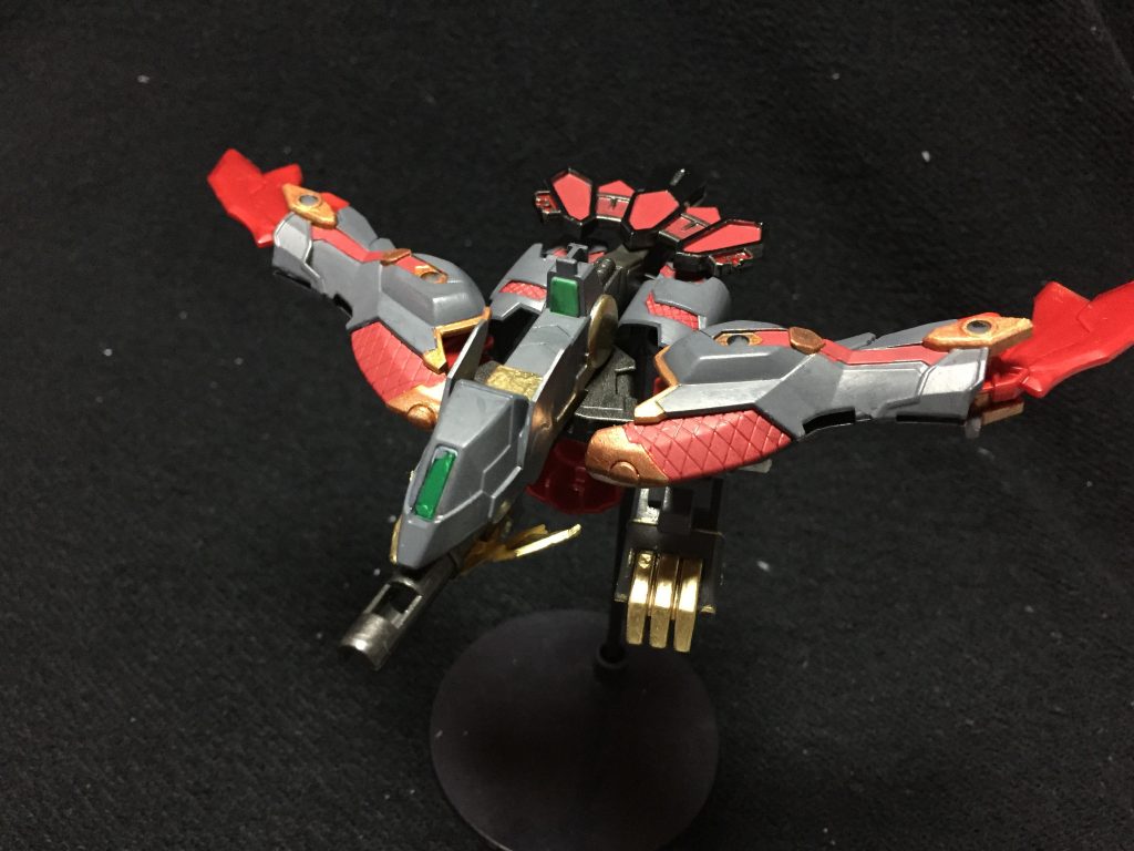 武装装甲八鳥はほぼオリジナルのままビルドしました。こちらもゴールド部分は部分部分で色分けしてます