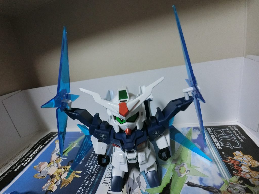 すたーういにんぐガンダム君。左目がないように見えるのはエネルギー都合でバイザーしてるためという事で