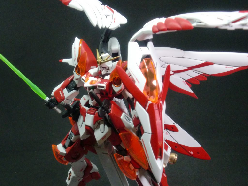 ビームサーベルはRGゼロEWのバックパックにマウントされている物です。