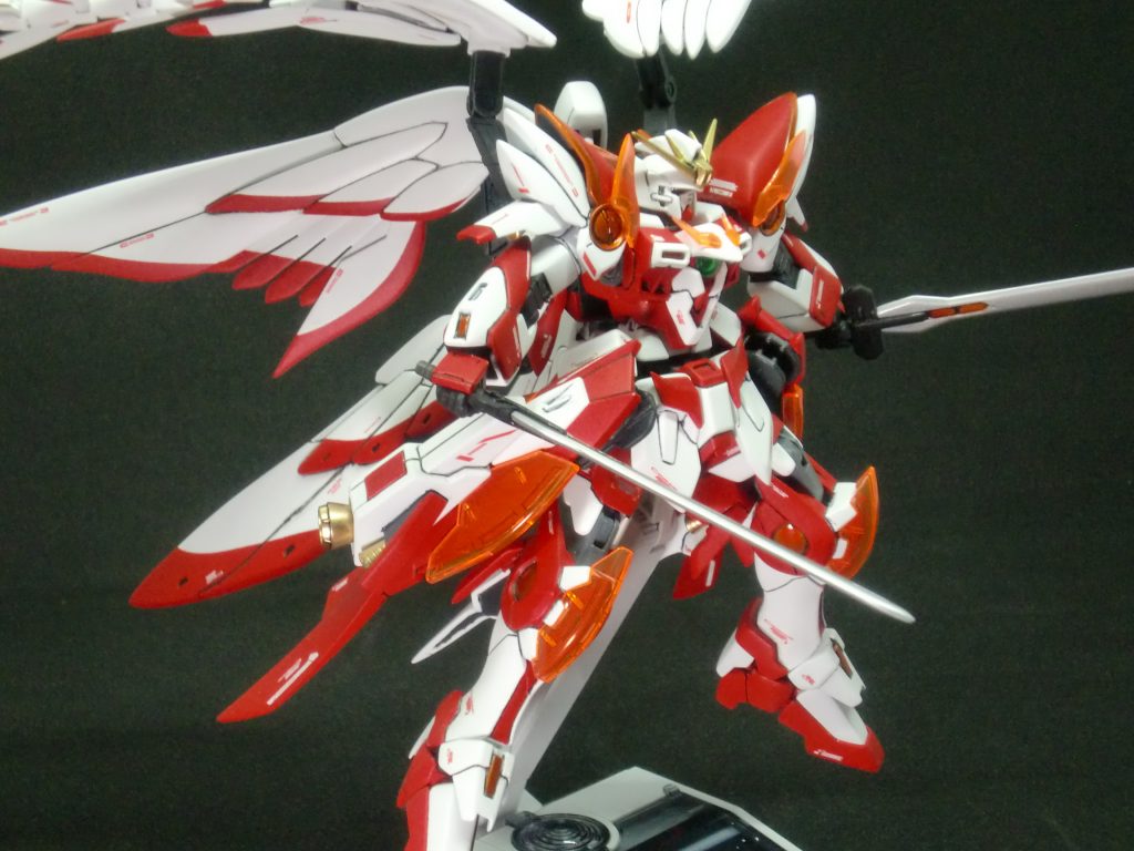 バスターソードではない実体剣を持たせたかったので、バエルから拝借しました。