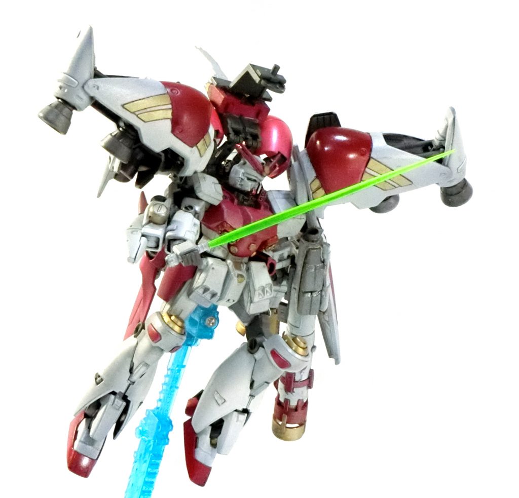 バズーカ関連をシールド裏にまとめればビームサーベルを用いた格闘戦にも対応。シュツルム・ブースターは切り離そう。