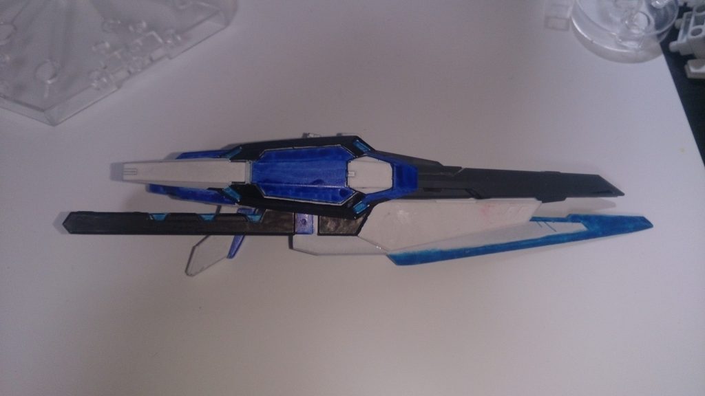 余裕があったので、武装説明。主にMGユニバースブースターをメインに、クアンタのGNシールドとV2ABのビームキャノンの持ち手。ソードはAエクシアのブレイドか、AGE-2のウイングだった気がします。