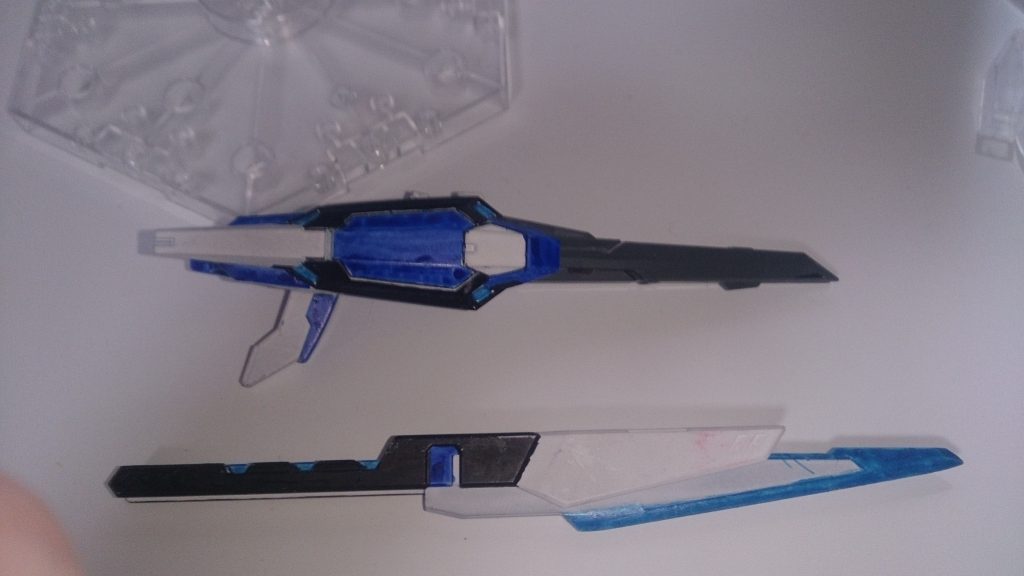 取り外した状態。身内と自分でこれを見た感想は、『GNソードやん』でした。