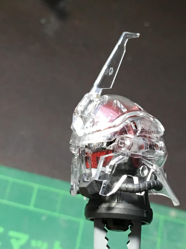 キットでは空洞になっていますが
ダグザがシナンジュの頭部を破壊したときの
ドクロ状のマスクのフレームを
再現してみました。