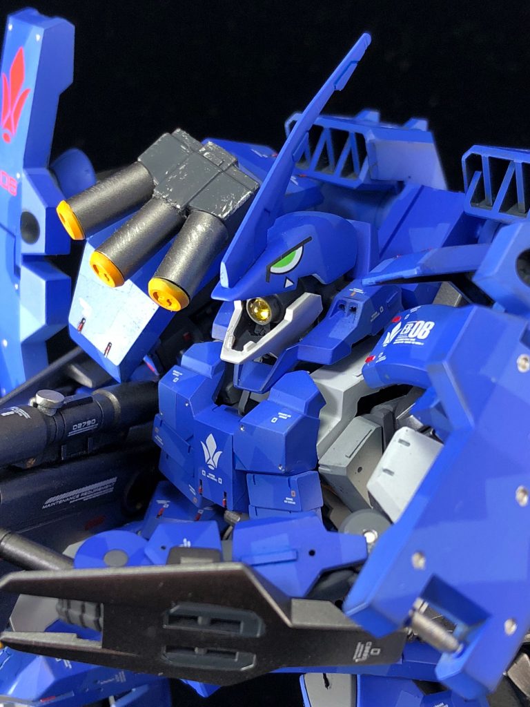 アンチマテリアルライフル使用時には頭部のセンサーを展開して、精密な射撃が可能。(センサーはグレイズダインスレイヴ装備型のモノを流用)センサーを展開したら、ノーズアートと相まってシャクれた魚みたいになるのでココはお気に入りポイント