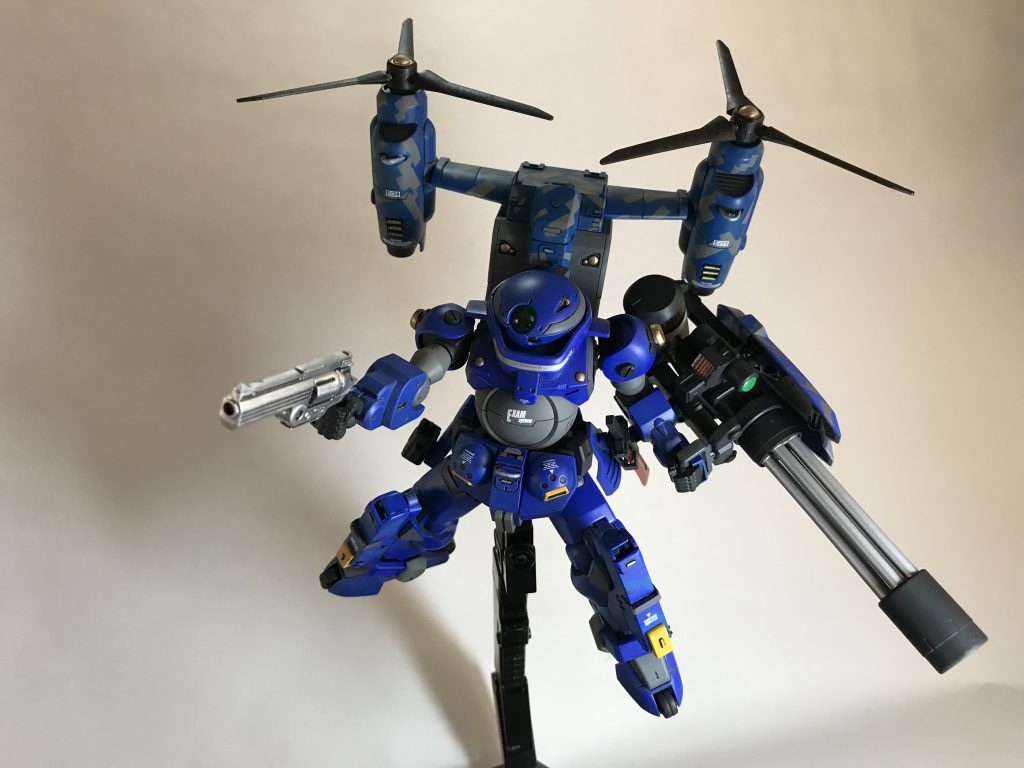 〜グリモア・キュアノス改2〜
マスダイバーを倒す為、ティルトローターパックとリボルバーを装備。リボルバーはマグナム弾を発射し、強力な武装となる。
機動力が上がり、空中から地上戦と戦闘の幅が広がり、一対一ならマスダイバーにも負けなくなった。
しかし、大多数のマスダイバーに囲まれコテンパンにされる。(笑)
シャラシャー鹿、悔しさからマスダイバー撲滅を誓う。