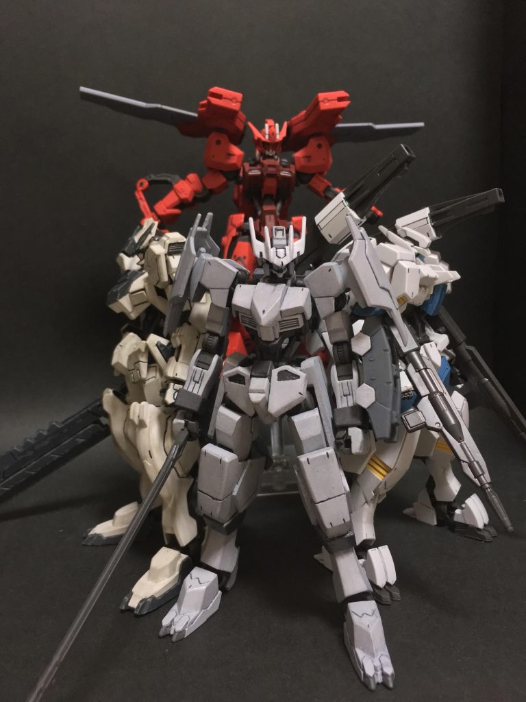 作成したガンダムフレームズ。

自機のエイハブウェーブを一定範囲外から大きく減衰させる「エイハブ・シェード」を利用した隠密・奇襲型の機体、という設定です。

塗装前の写真はないのですが、作品を見てくださった方のガンプラ作成で何かのヒントになれば幸いです。