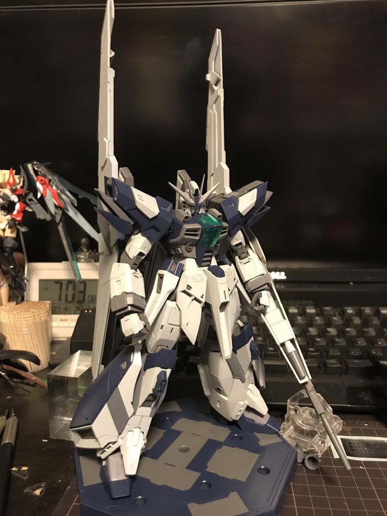 色が決まり、塗装が終わって一安心😅
ここからレッドポイントとスミ入れ(グレー)デカールを貼ってトップコートして、エッチングパーツでデコって行きます😈