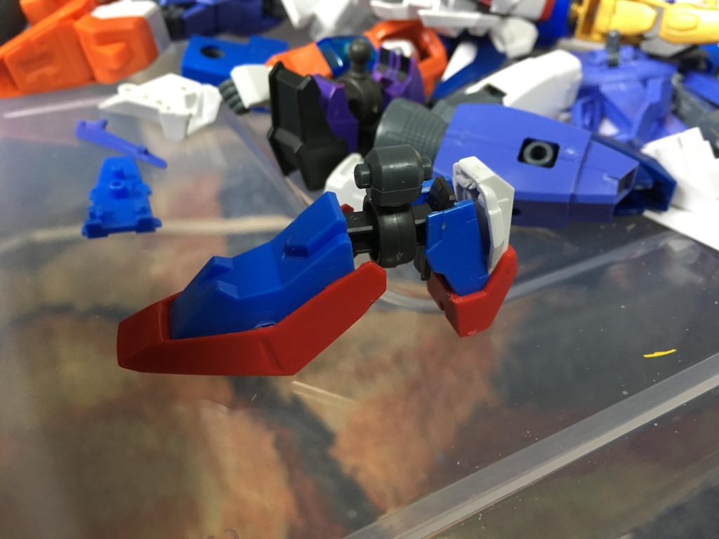 初期の足
足はヒール型にしようと思っていたので、アスタロトの足とゼータの足をミキシングしていました。