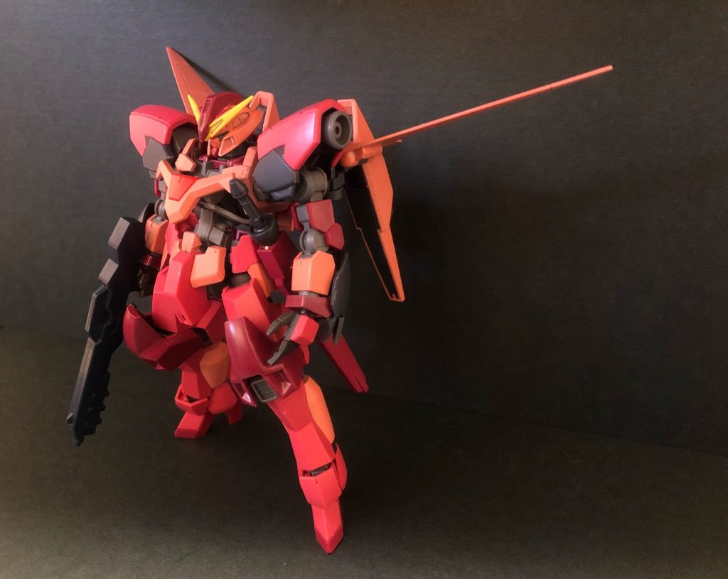 頭部にはスローネツヴァイを使用しました。
胸部のパーツはダブルオーのフロントスカートです。