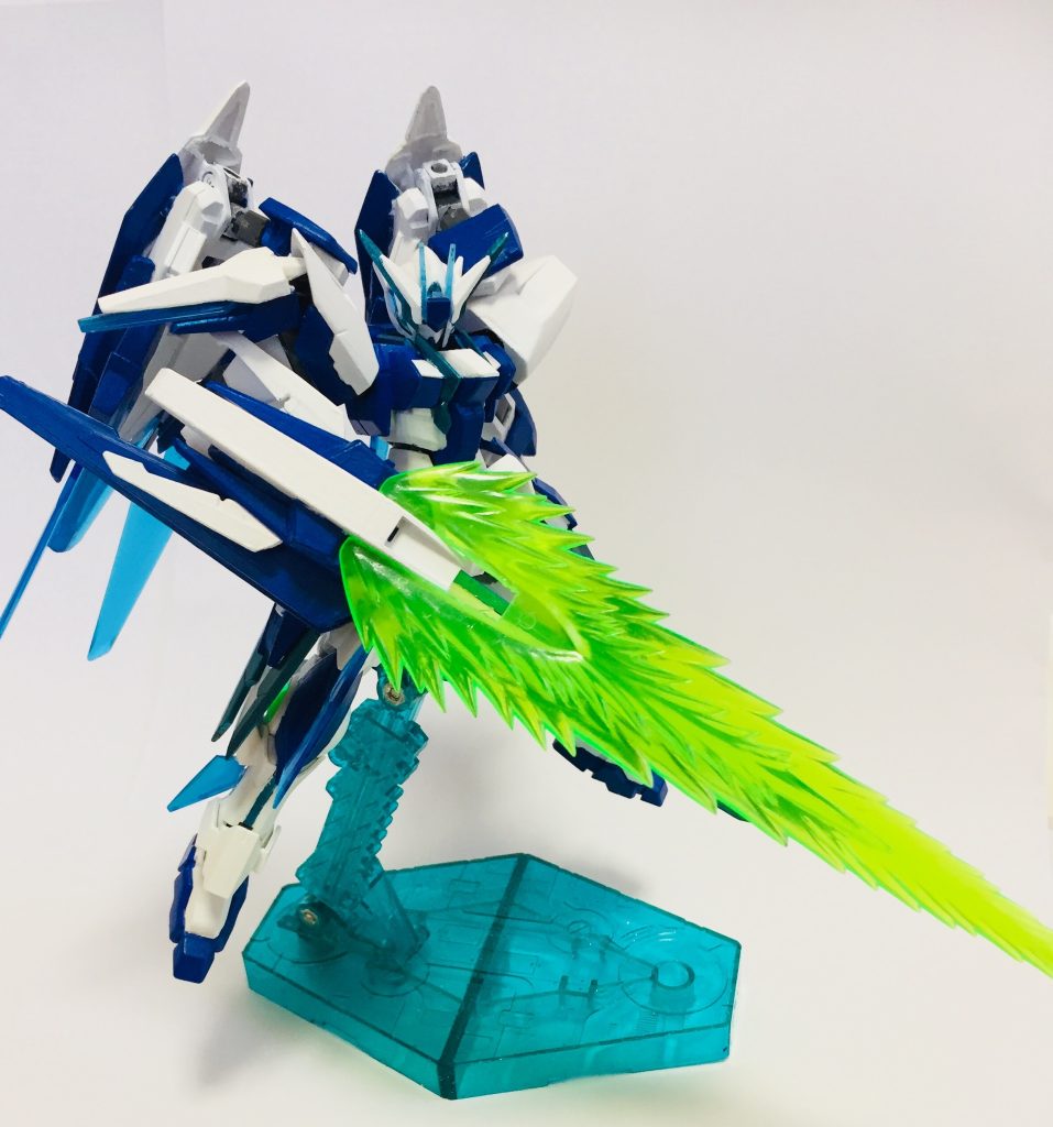 MGエピオンのビームソードを付けて巨大ビームソードに。必殺技みたいですきです。