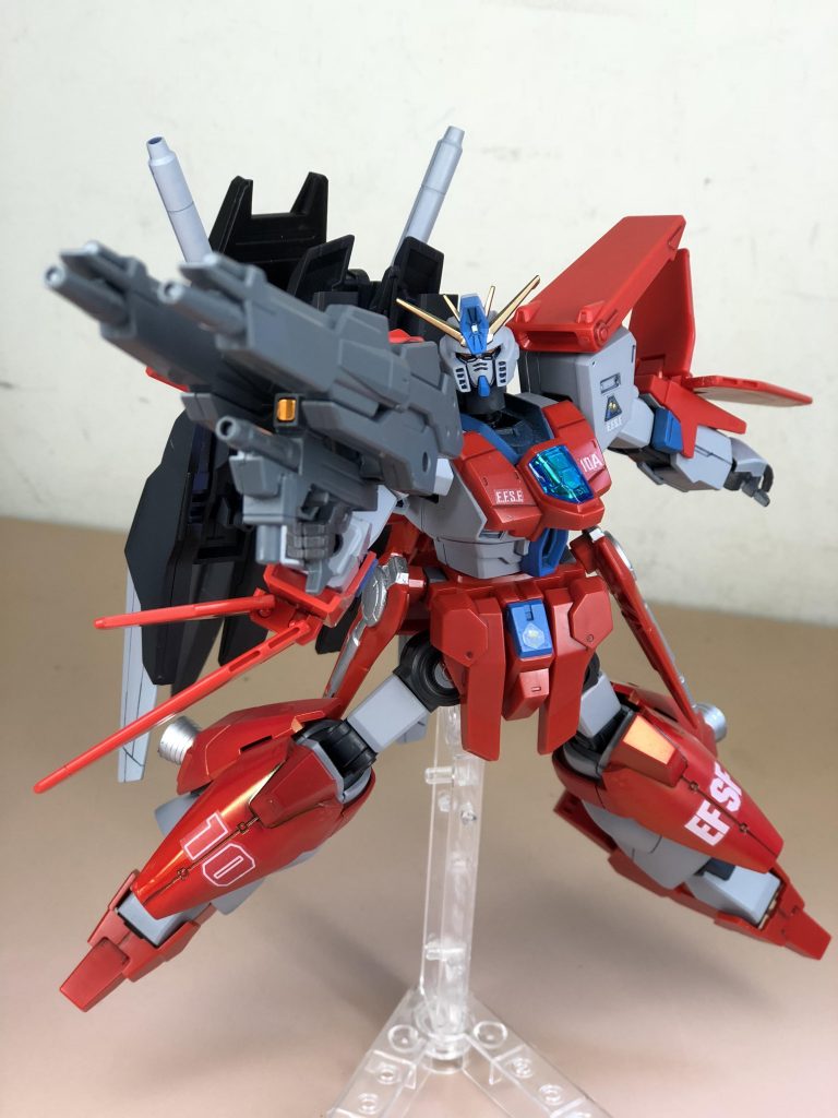 武器はパワードアームズパワーダーのライフルを合体させたトライデントビームライフル