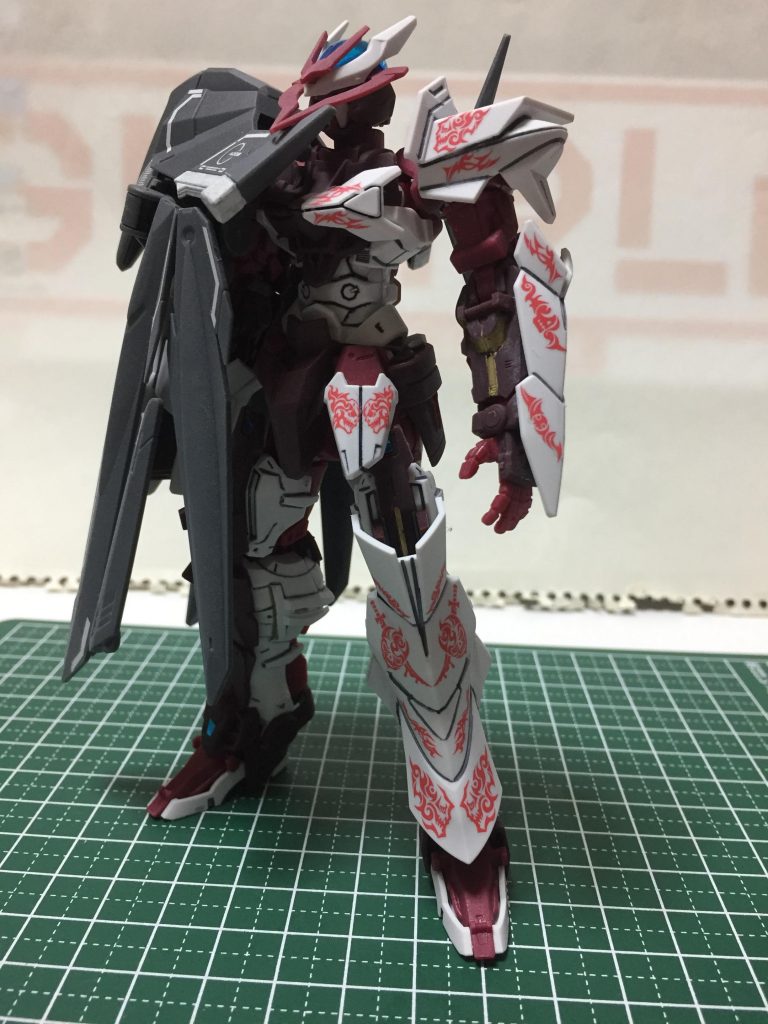 ガンダムアストレイノーネイム–2枚目/制作者：指切り抜刀斎(デザインナイフ)