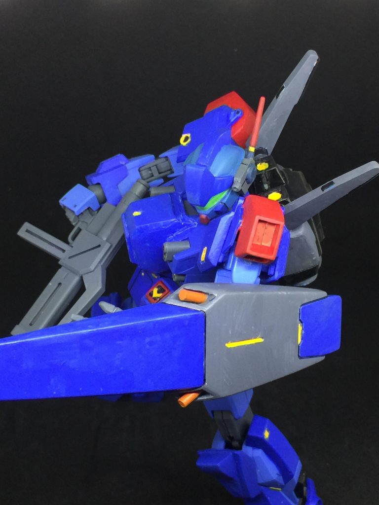 シールドグレネードは単発にプラ棒で作り変えました。