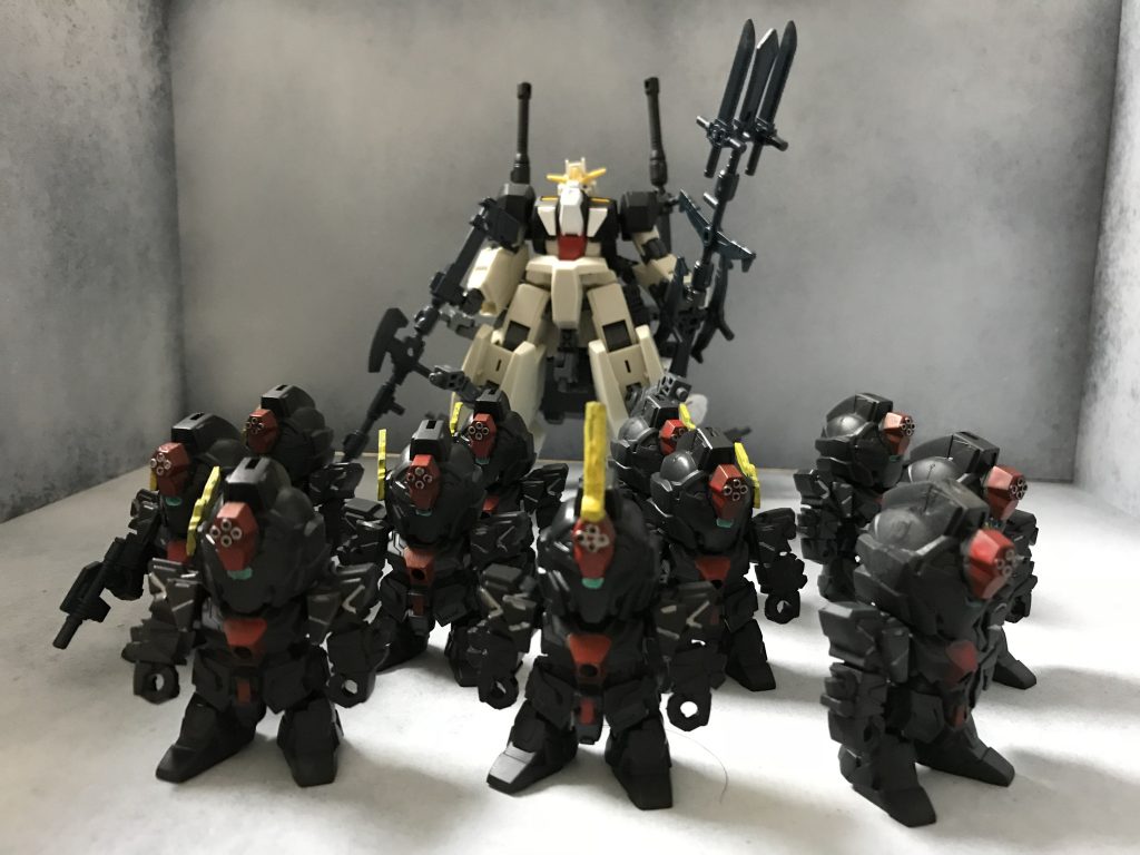 全身にガシャプラのガトリングコマンドを使って作ったモビルビット・クラウドユニットを11体装備し偵察や奇襲などを行いセラヴィーの武装を分離して装備したりも出来ます。搭載時は起動力は無いに等しいですが全方向にガトリングを撃ちまくれますw