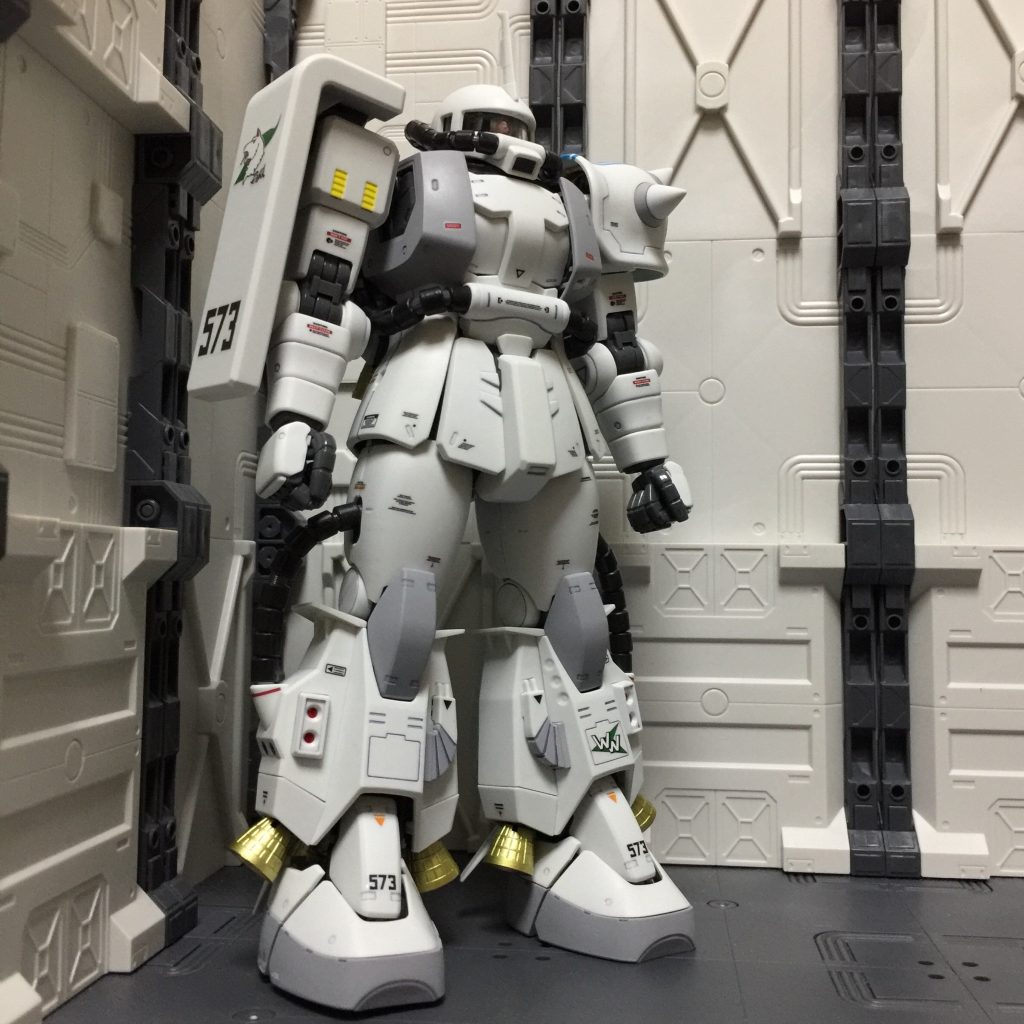 このままでも良かったのですが、ゴールド部分をガンメタルへ変更しました。