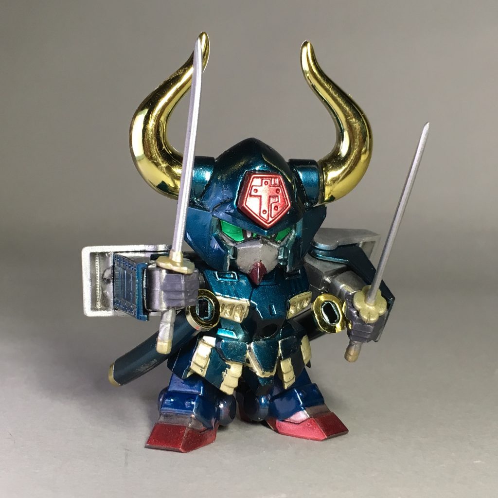 ガシャプラ改造は「オモチャっぽさを残す」という縛りで統一しているので、合わせ目とパーティングラインはあえて残しています。