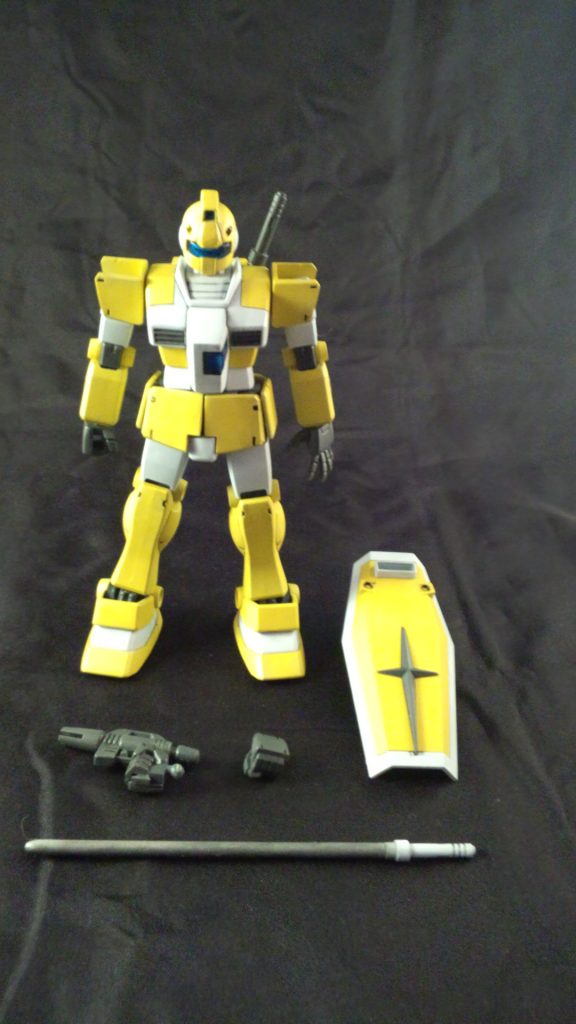 本作の全容。
付属のスプレーガンとシールドは勿論ですが、訓練機ということで模造刀のような物を用意しました。