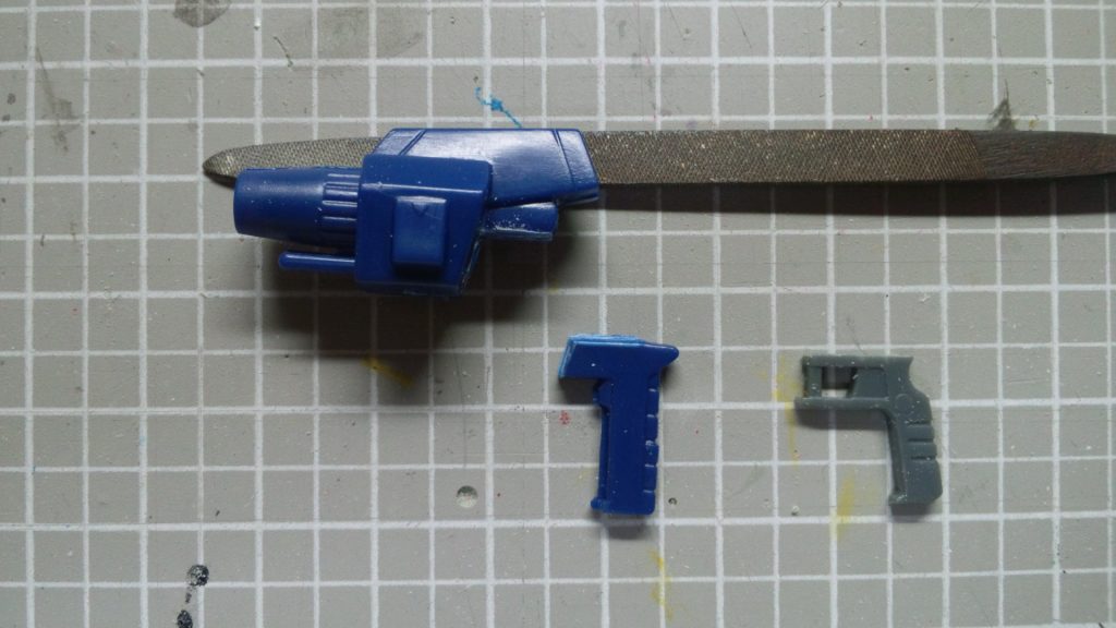 カメラガンのグリップは、ザクⅠのザクマシンガンのグリップを移植しました。