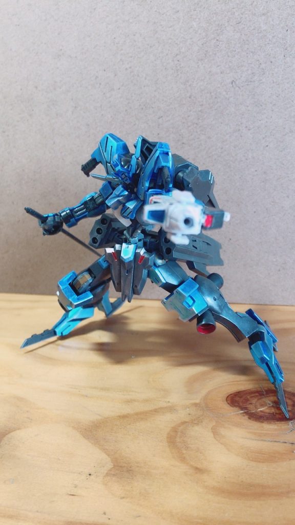 ハンターエッジってよくスキーできそうって言われてましたよね、だからスキーしてますよ。物騒なもん撃ちながら笑