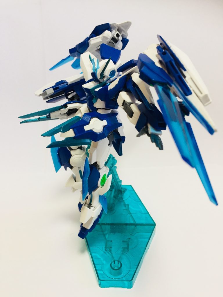 シザービット/アンカー射出。
クロスボーンガンダムの様にアンカーとしても使えるという設定にしました。