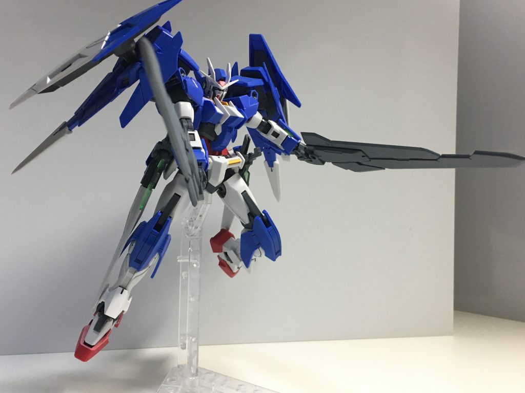 GNバスターソード
ジンクスⅡとジンクスⅣが使ってた物と同じ装備。GNフィールドを展開できるがリクは大剣として基本使っている