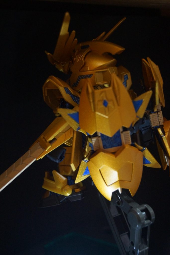 背面です。シールドも2枚装備しています。