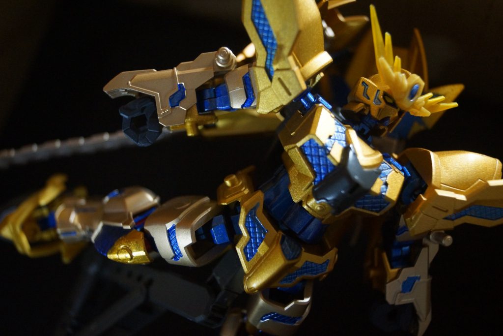 リアル形態もとい忍闘-道。SD形態では小説版フェネクスだったが、リアル形態ではNT版になるのだ!