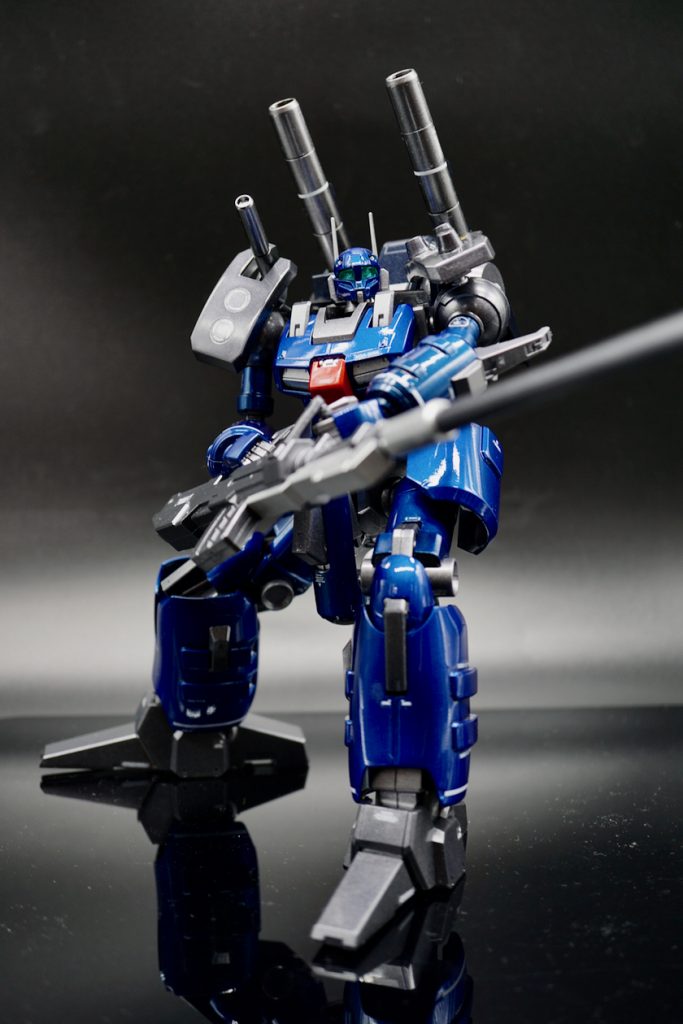 ガンダムUCにチョイ出しただけのあまり馴染みのないMSだけどREらしいとても組みやすくカッコ良いガンプラでした。また連邦系のMSにしては曲線の多いデザインなのでクリアのツヤ仕上げがとても報われるモデルで、とても良い感じに光を反射するので外装のメタルっぽい輝きを楽しめるのが嬉しいです。