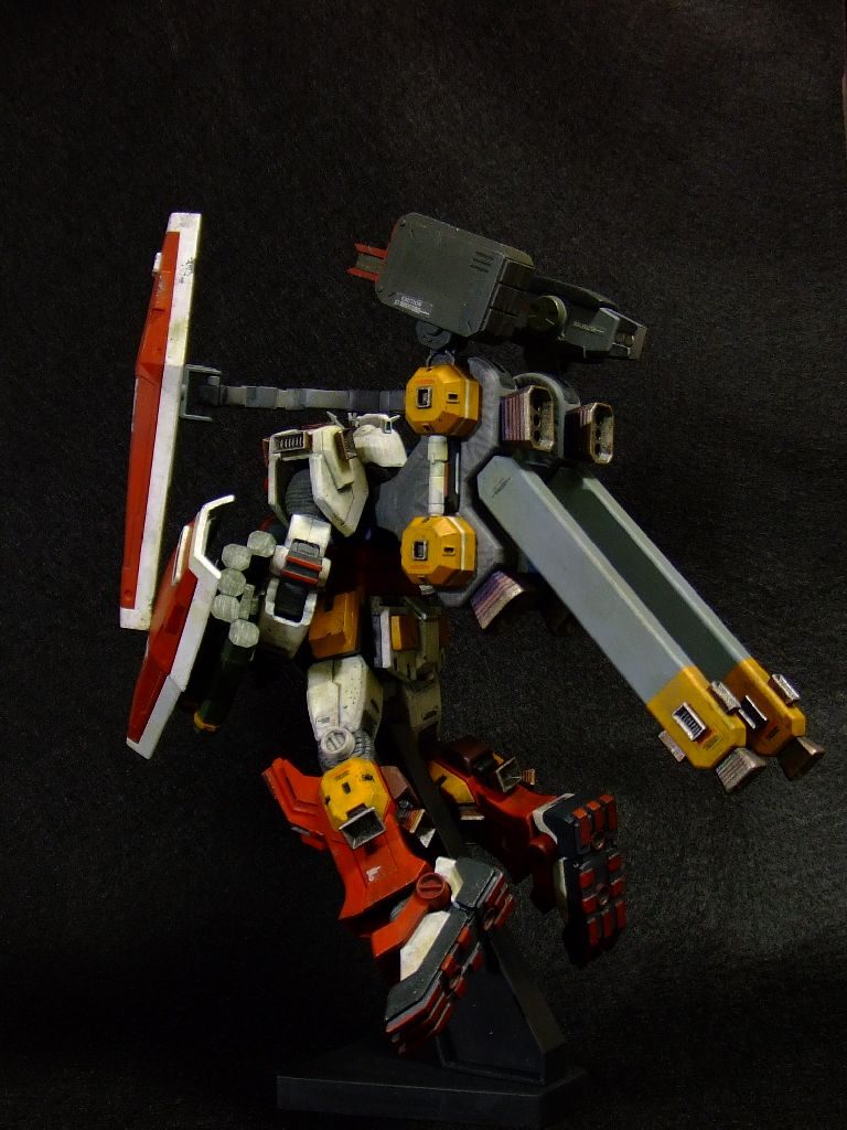 ノズルは、メタリックグレイの上からリアルタッチマーカーの青、赤、橙。