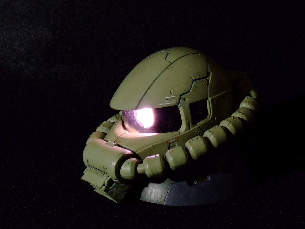 もとは三連星カラー。水溶きアクリルで完全隠蔽。