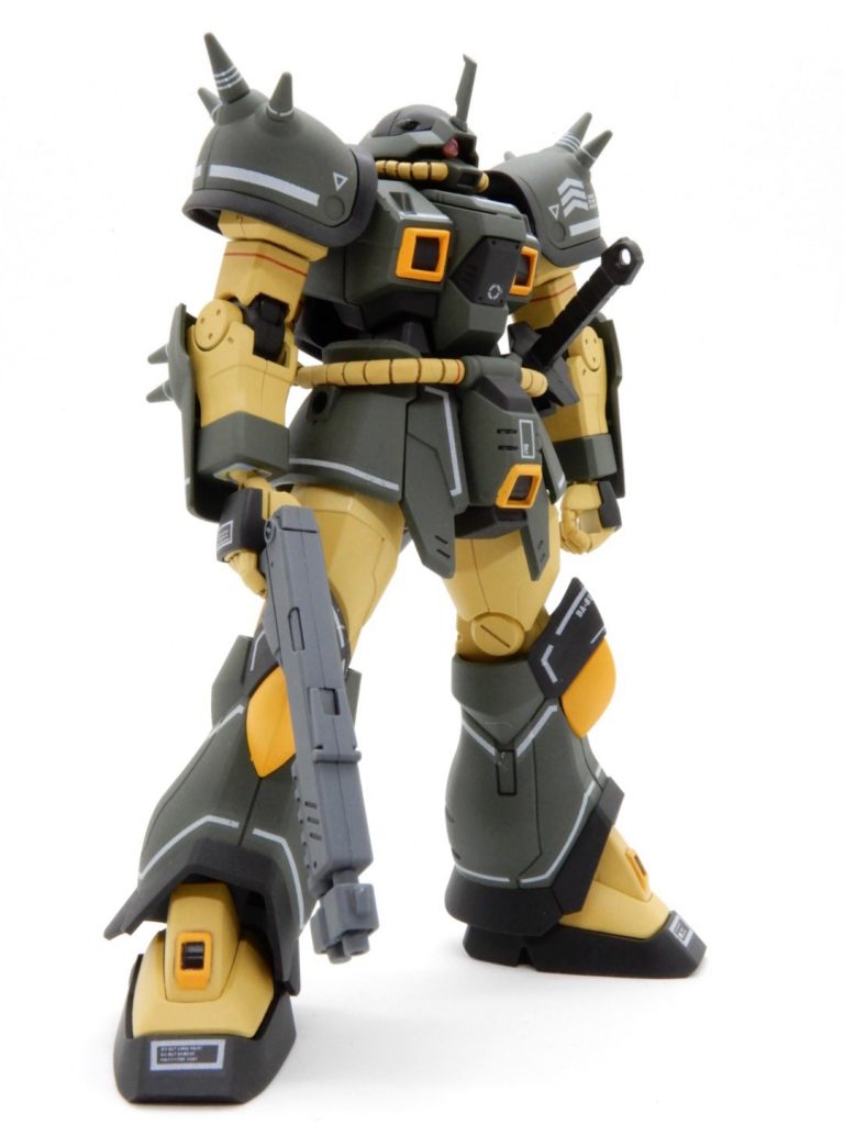 足の甲や股間の排気口も黒く印刷したデカールで塞ぎました。普通はどう塗装するのか分からない。