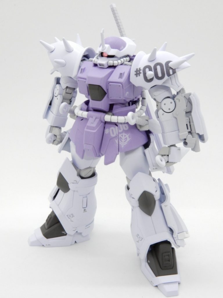 メイン装甲の白以外に、ほか何色か色味の違う白を使ってます。