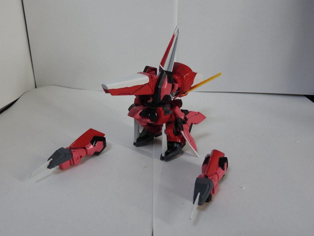 こっちもデュエルガンダムのように変形します。さぁさぁどうなることやら