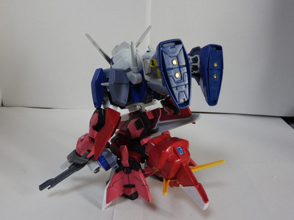 後ろ側。デュエルガンダムの足がブースターになっております。イージスガンダムの顔は犠牲になったのだよ…