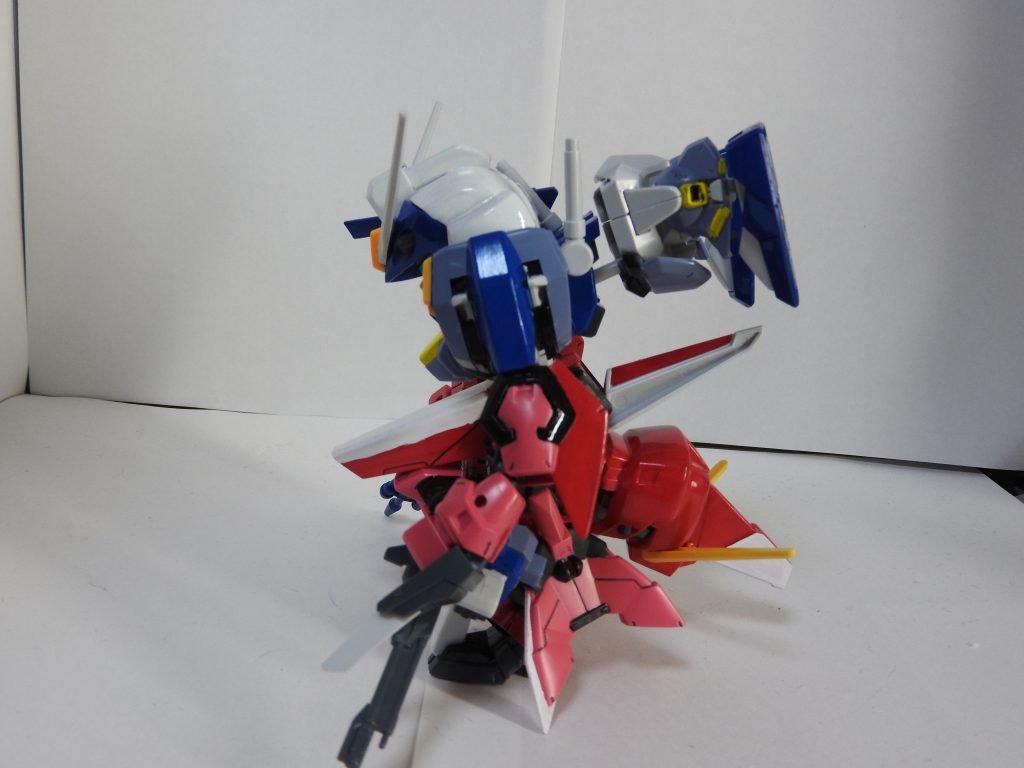 横側。イージスの腕とデュエルの肩がちょうどいい感じになったので気に入ってる所です。