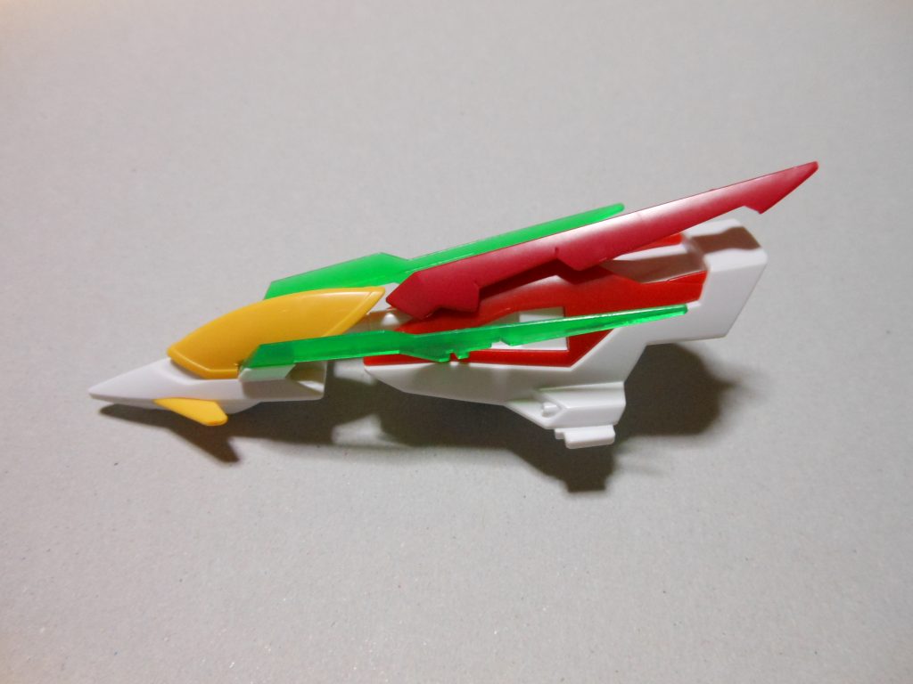 シールドはジャンク(HGクアンタ、ダークマターブースター)で装飾しています