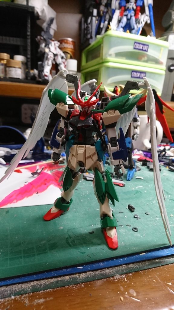 元々、この機体にガンダムフレームを組み込んでオリジナルのガンダムフレーム機を作成する予定でした。