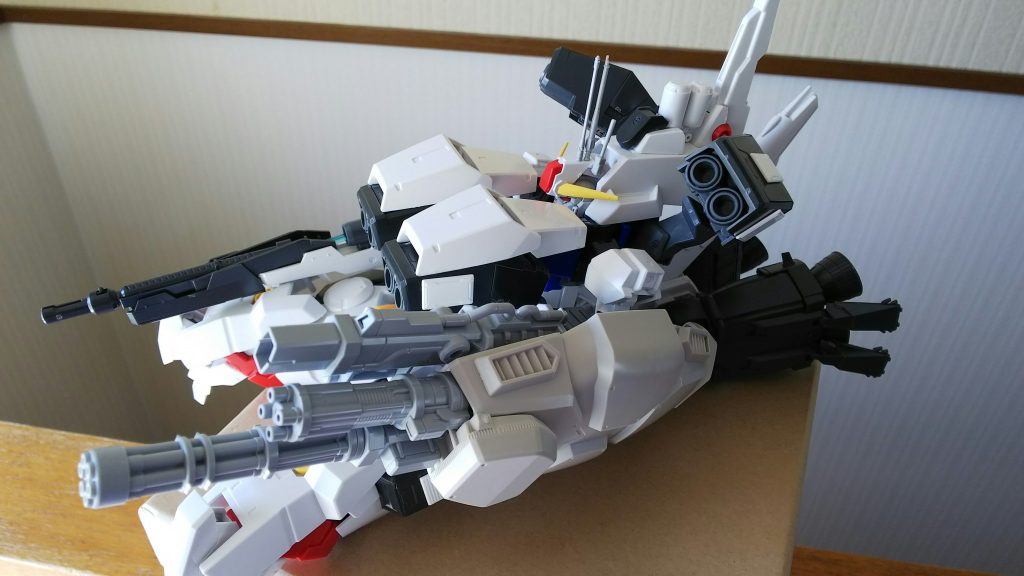 大型ビーム砲に複合兵器装盾に高密度ビームライフルを装備!