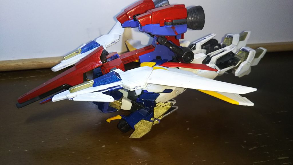 デルタ系とは違う機構でメガウイングライダーに変形します。