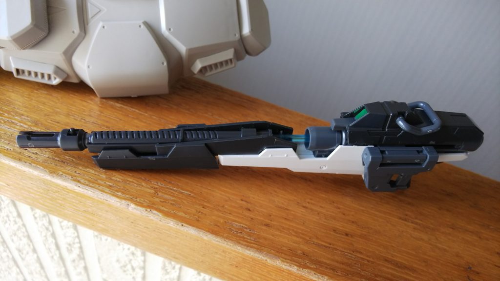 ちょっと拘りました、高密度ビームライフルの連結には希少クリスタルを使ったと言う設定です。