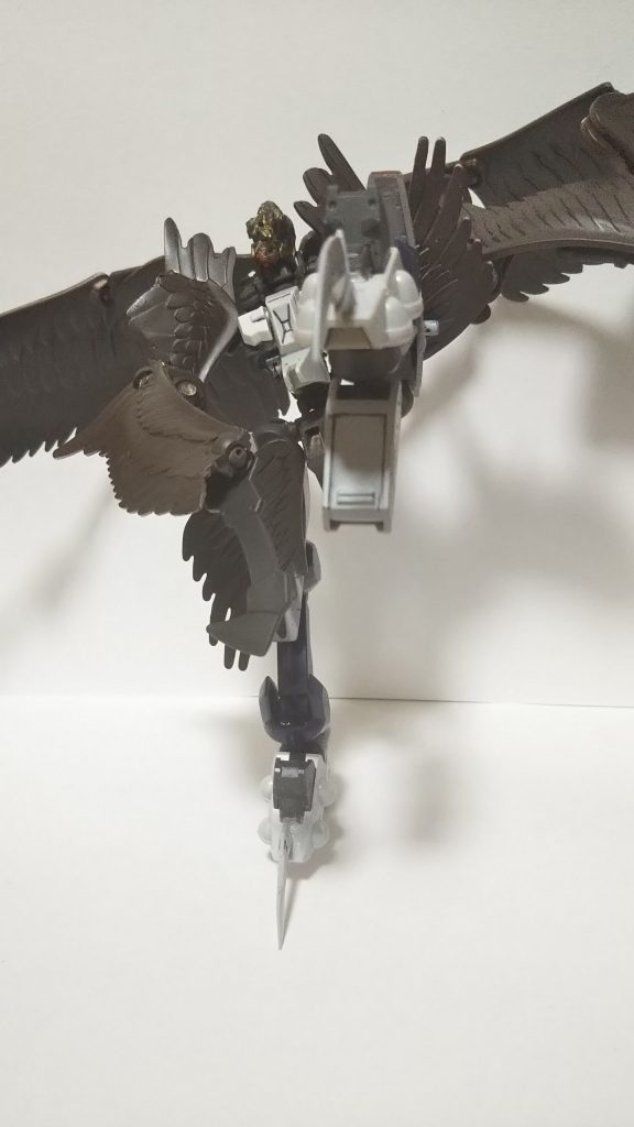 ガンダムシャックス 元ネタの鳥の姿をした盗みの達人という記述を自分ならではの考え方で表現しました。