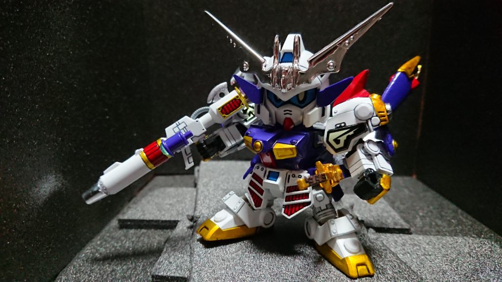 銃のスコープ部分は削り落としデコレーションシールを貼り再現しました。