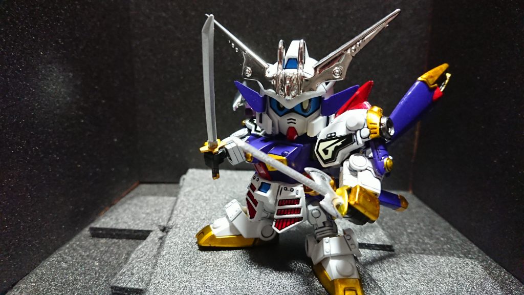 鉄斗羅頑駄無には武器が短刀と銃しかないため武者ガンダムの刀を使用し持たせてあります。