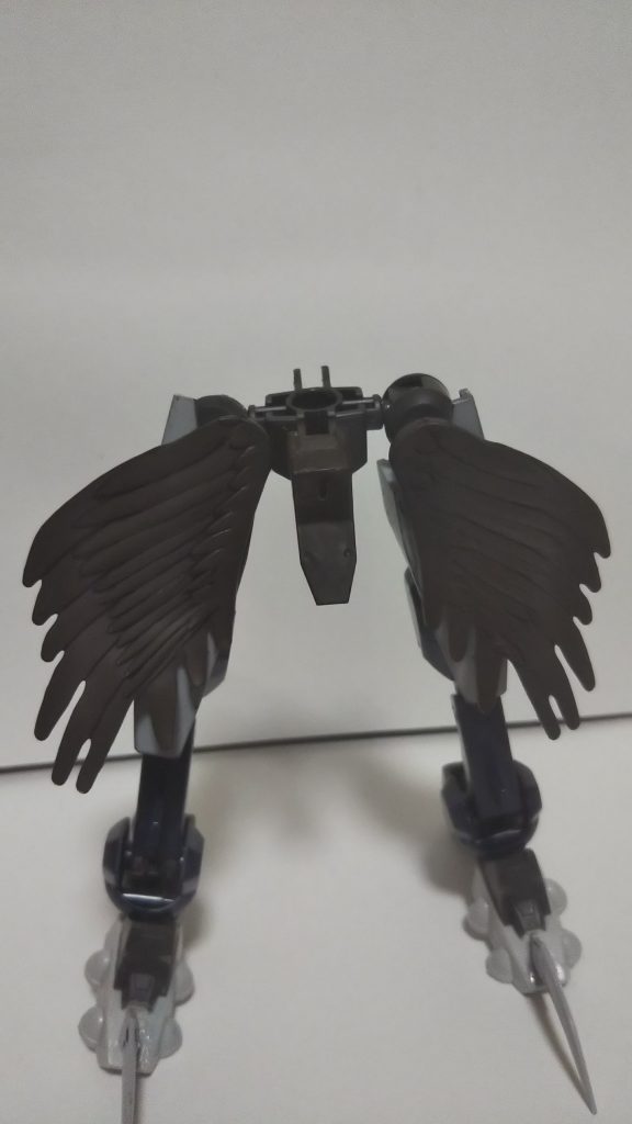 足りない下半身はヘキサフレームと代用しそこにシャックスのデータを復元。