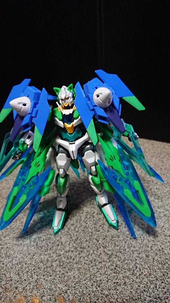 背後のGNユニットを前方に移動することによりGNフィールドを発生。